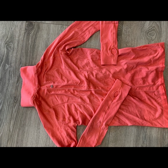 Lululemon 1/4 zip - Picture 2 of 3